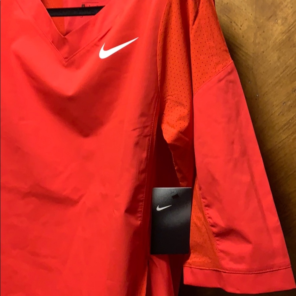 Nike really cool V Neck sportswear super unique! - Picture 7 of 8